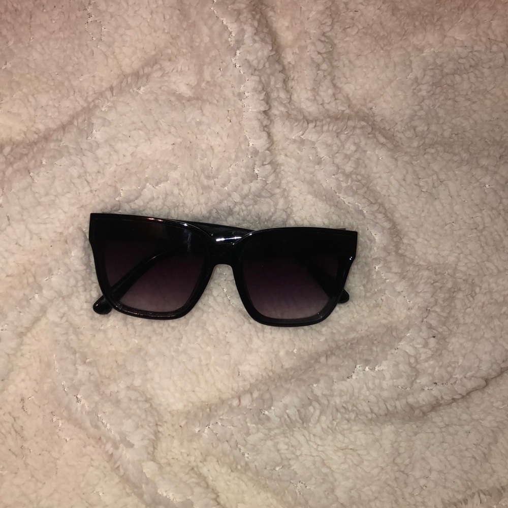 Black glasses